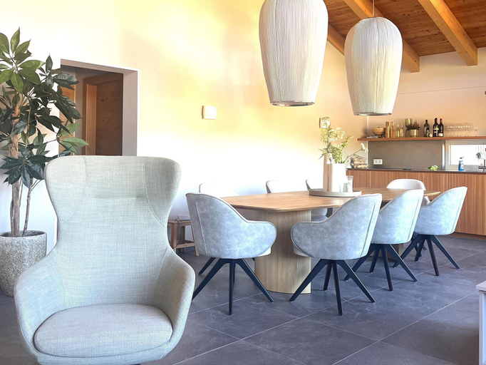 Dining 5, Modern Holiday Home With Sauna, Murau