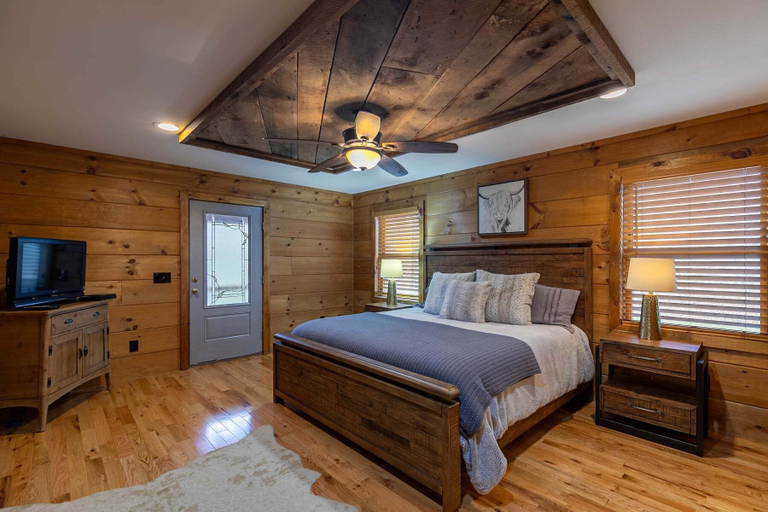 Bedroom 2, Signature Ridge Lodge, Watauga