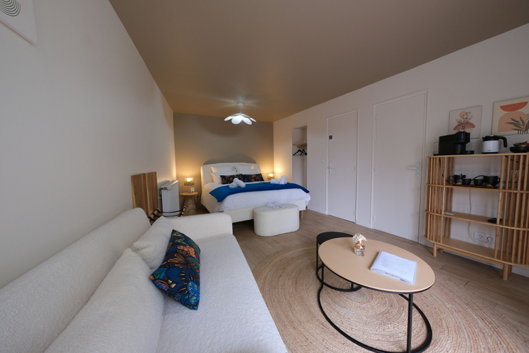 Bedroom 4, Manoir de l'Échauguette, Côte-d'Or