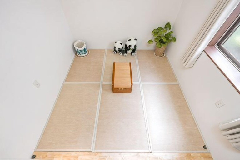 Bathroom 4, W.Hostel, Kita
