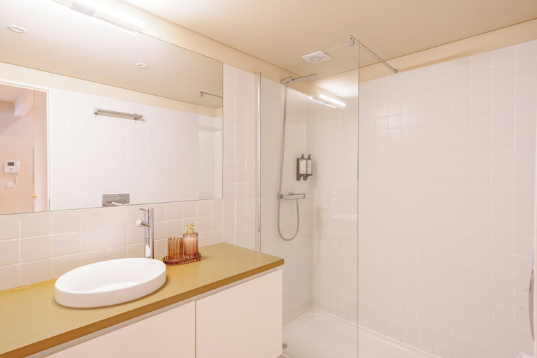 Bathroom 3, Porto Vitoria Apartments, Porto