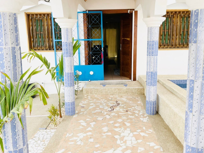 Exterior detail, La villa bleue, Mbour