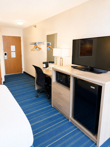 Bedroom 4, Days Inn by Wyndham Hinckley, Pine