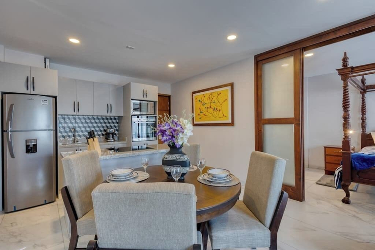 Dining, Dog-friendly Apartment With Rooftop Infinity Pool, Gym, Central AC & Balcony, La Paz