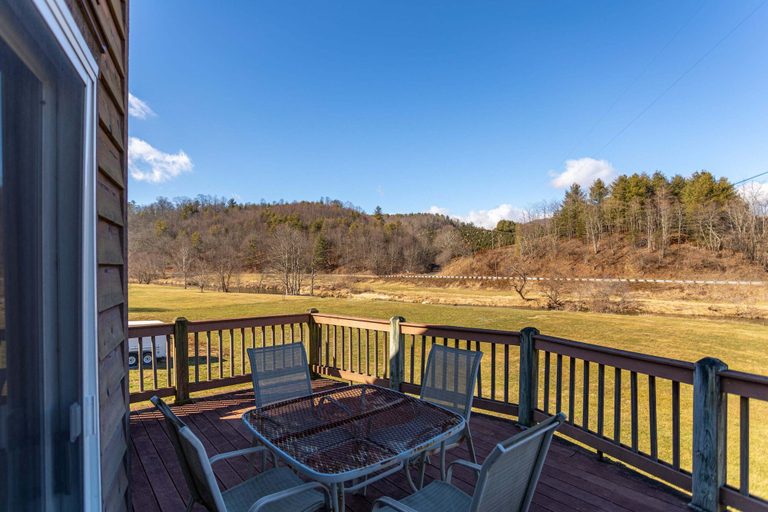 Interior 4, River House at Meadow Landing, Ashe