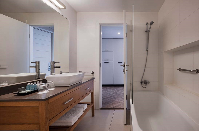Bathroom, PLAY Hatzuk Beach