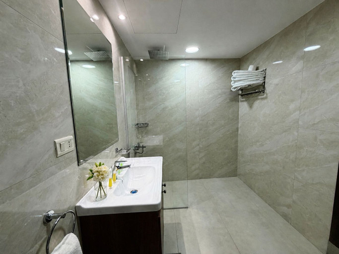 Bathroom 3, lancaster hotel apartments-Gardens, Wadi Essier