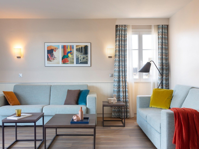 Living room 4, Scenic Harbour Apartment for 6 in Deauville, Calvados