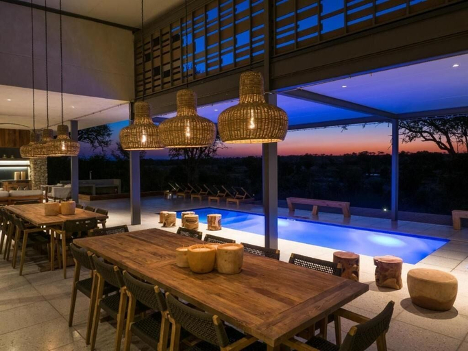 Outdoor dining, Kruger Lodge Mjejane, Ehlanzeni