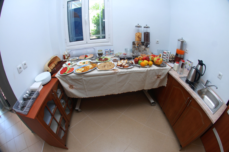 Food & Drinks 4, Hotel Chris, Sarandës