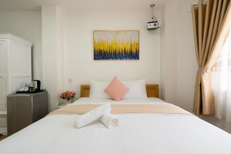 Room 2, The Lee Hotel, District 1