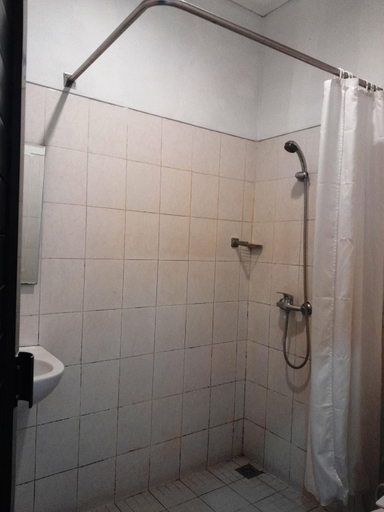 Bathroom 5, Hotel Dhyana Pura, Badung