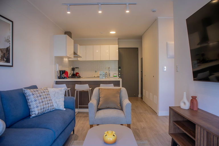 Room 4, w Striking 2BR w Terrace in Miraflores, Lima