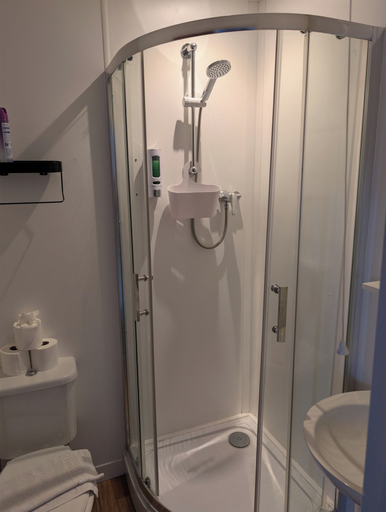 Bathroom 4, Mayfair Hotel, Lincolnshire