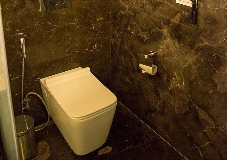 Bathroom 4, Regenta Central Hotel & Convention Nagpur, Nagpur