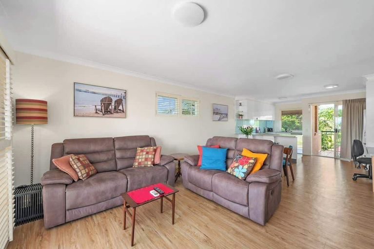 Interior 5, Bright & Breezy ~ 2 Bed/2 Bath /1 Car/ Views!, Wooloowin