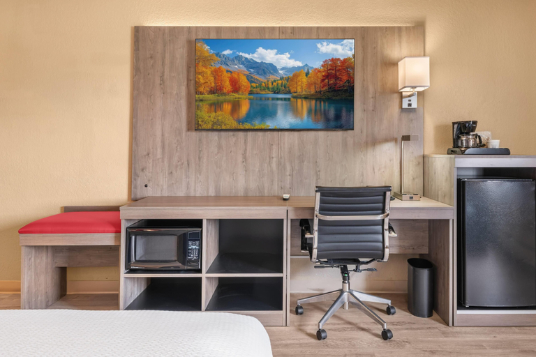 Bedroom 3, Ramada by Wyndham Minneapolis Golden Valley, Hennepin