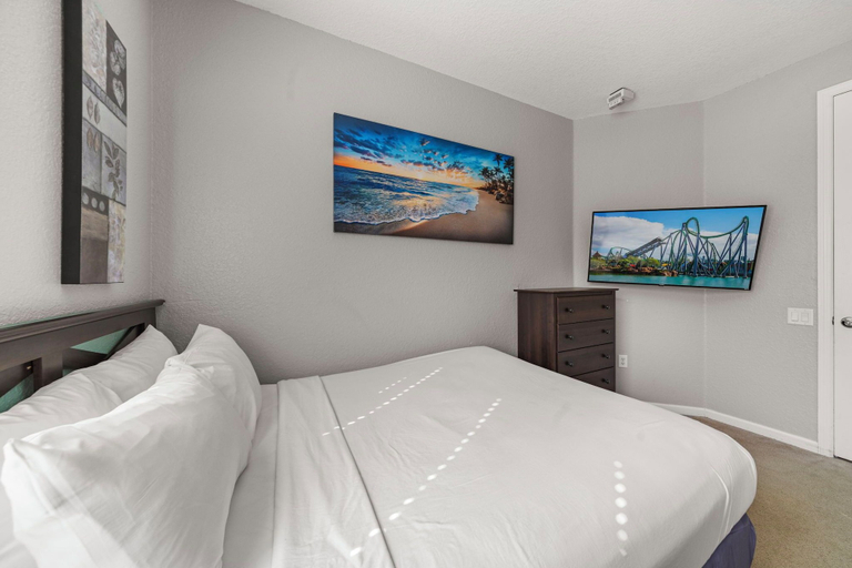 Bedroom 4, Lakefront Luxury, Orange