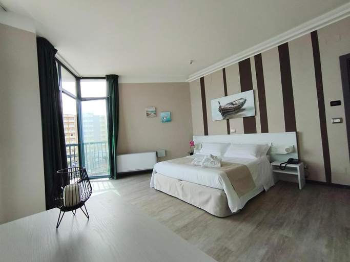 Bedroom 5, Mediterraneo Resort, Pescara