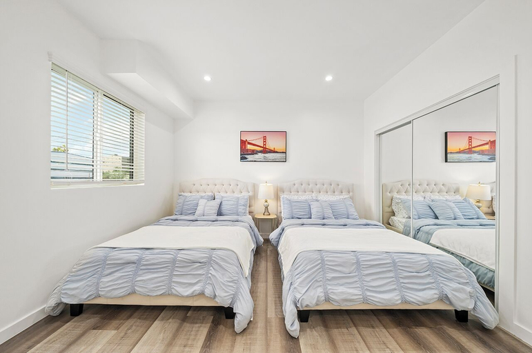 Room 5, 4bd 2730, Los Angeles