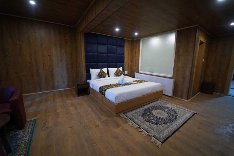 Room 2, hotel gulmarg hills, Baramulla