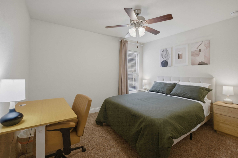 Room 4, Corporate Housing - Midland TX - ACOMM, Midland