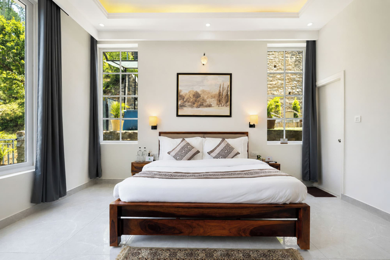 Room 4, Alaya Stays Gable Peaks with Plunge Pool, Solan