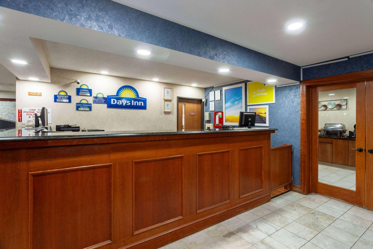 Public Area 3, Days Inn by Wyndham Wooster, Wayne