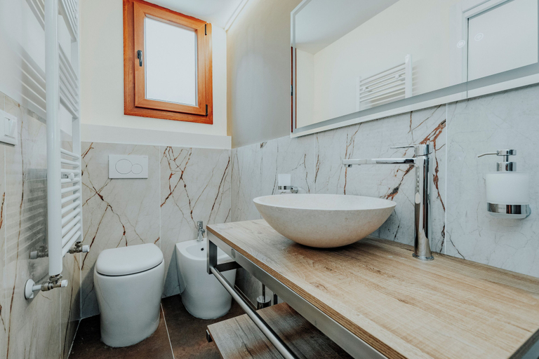 Bathroom 5, Casa Loredana, Venezia
