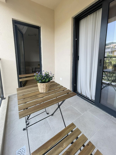 Outdoor dining 5, Status M Apartments Adok23