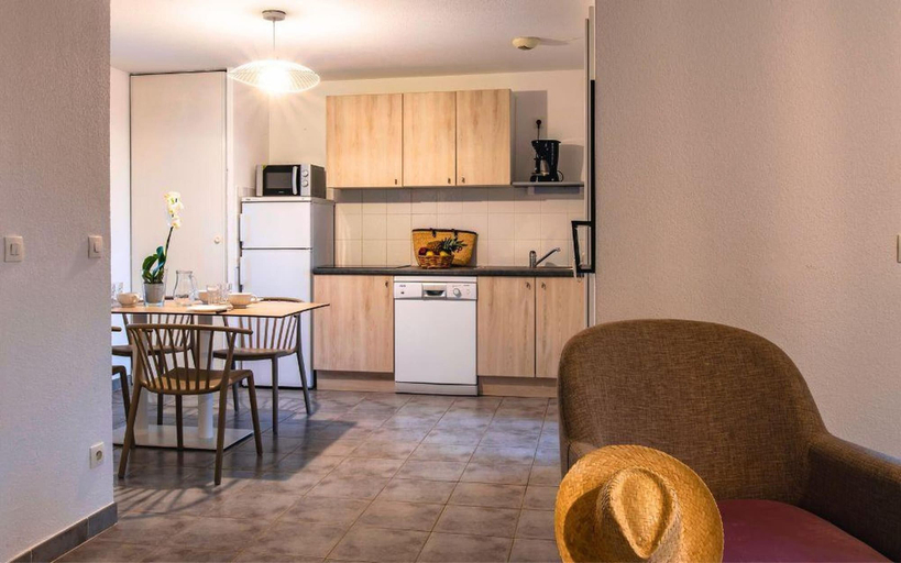 Private kitchen, French Villa With Shared Pool, Hérault
