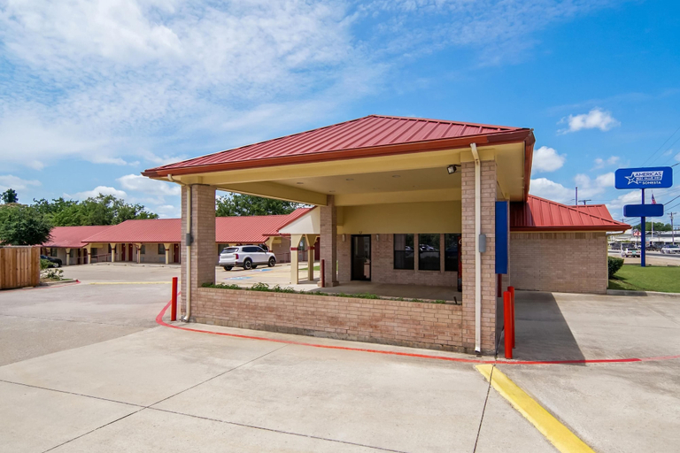 Exterior & Views 2, Americas Best Value Inn Weatherford, TX, Parker