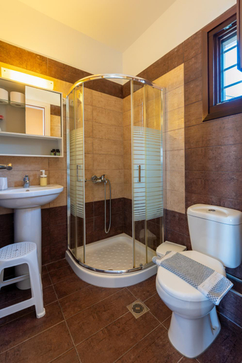 Bathroom 3, Maistros Studios, Thessaly