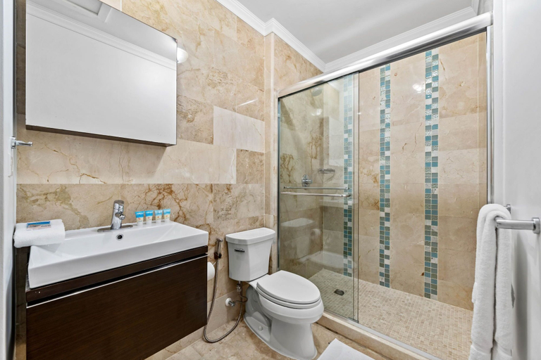 Bathroom 4, Palm Aruba #408