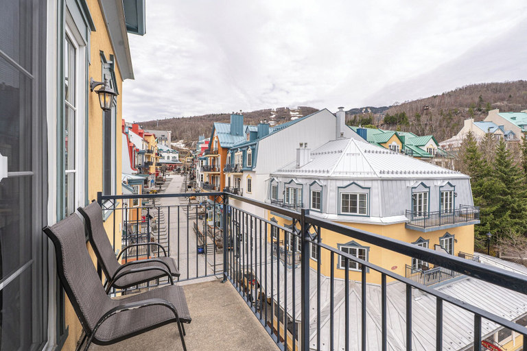 Terrace/patio 4, Le Deslauriers by RVMT, Les Laurentides