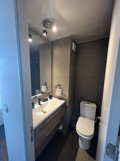 Bathroom 3, Lorenzo de Medicis, Cordillera