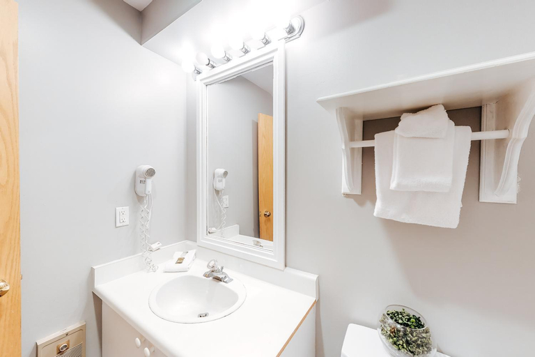 Bathroom 3, 3 Bedroom Home | Steps to Blue Mtn Village, Grey
