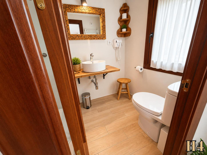 Bathroom 3, Hostal Rural Sant Climent - Habitacions i Apartaments, Lleida