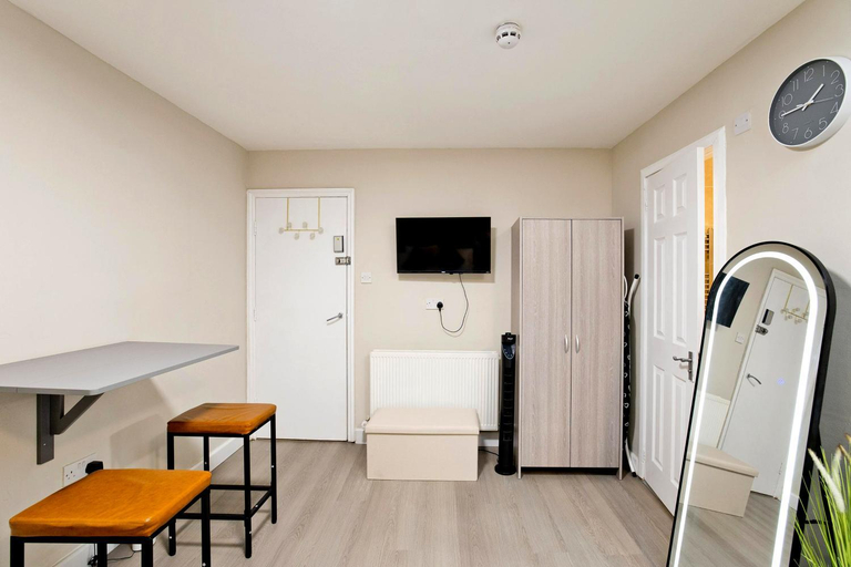 Others 4, Central Apartments by AIA near Tottenham Hotspur, London