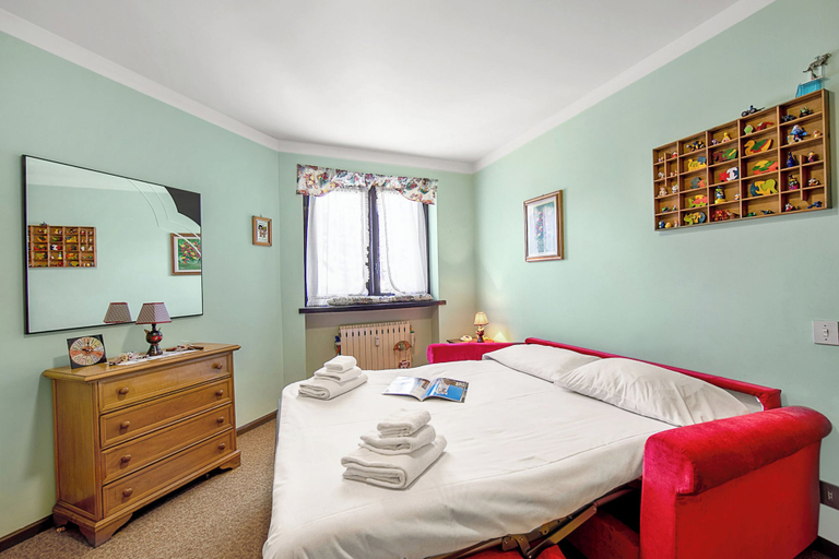 Room 2, Appartamento Pian dei Larici for 4, Torino