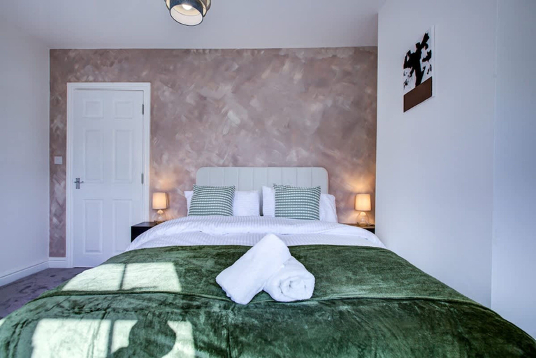 Room 2, Perfect Booking Stylish 3 Bed House in Enfield, London
