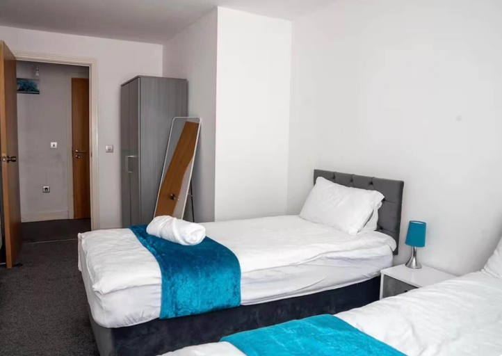 Room 2, Apartment Sleeps 7 with Wifi, Birmingham