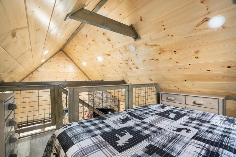 Bedroom 3, Bear Necessity, Sevier