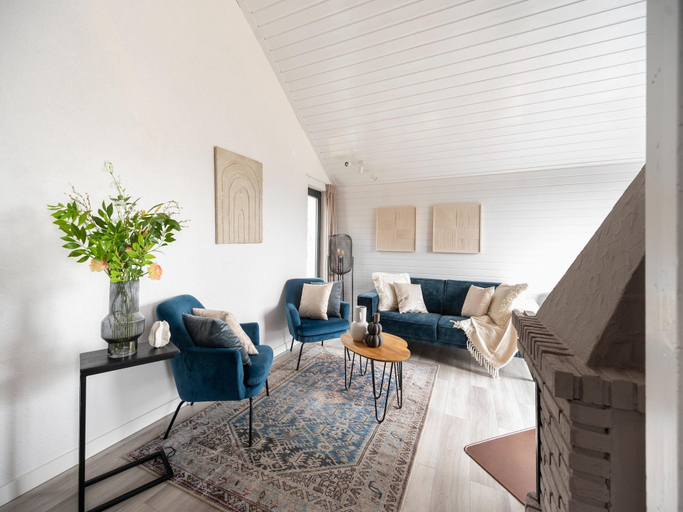 Living room 4, Couple Stay at Hambachtal Holiday Park, Birkenfeld