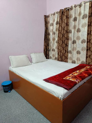 Room 4, Babu Vishwanath Singh PG, Varanasi