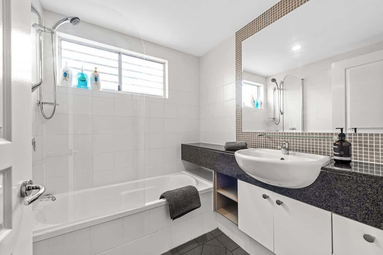 Interior 2, Prime Position! 3bed/2bath/1car ~ 10mins to CBD, Bowen Hills