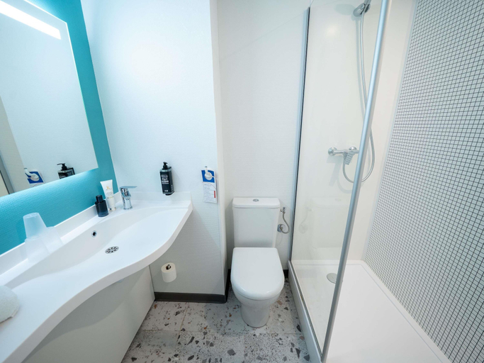 Bathroom 3, ibis budget Narbonne Est, Aude