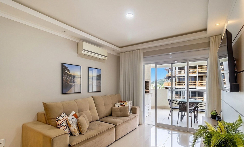 Living area 4, Apt Sea View w/ BBQ in Bombinhas Arn0104, Bombinhas