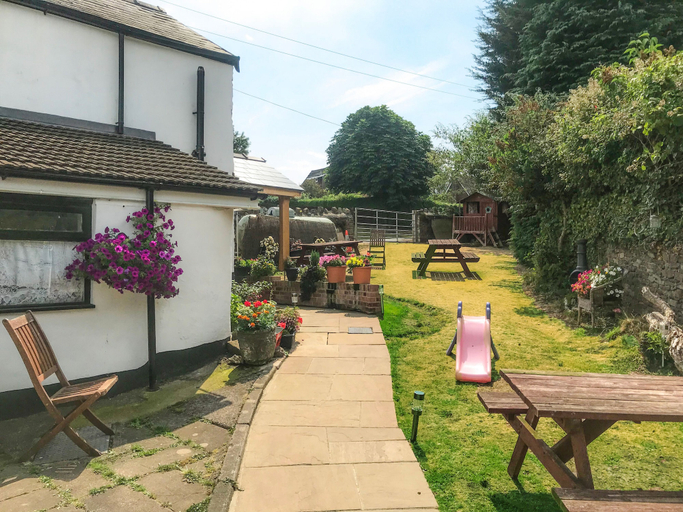 Outdoor dining 3, Brewery Lodge Sleeps 4, Gloucestershire