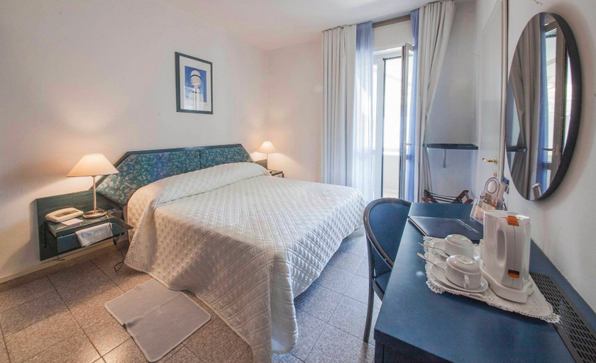 Room 2, Hotel Domus, Massa Carrara